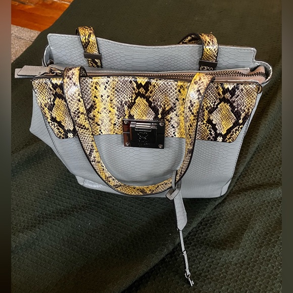 *AS IS* Guess | Grey Purse With Snake Skin Print Accents - Picture 3 of 17